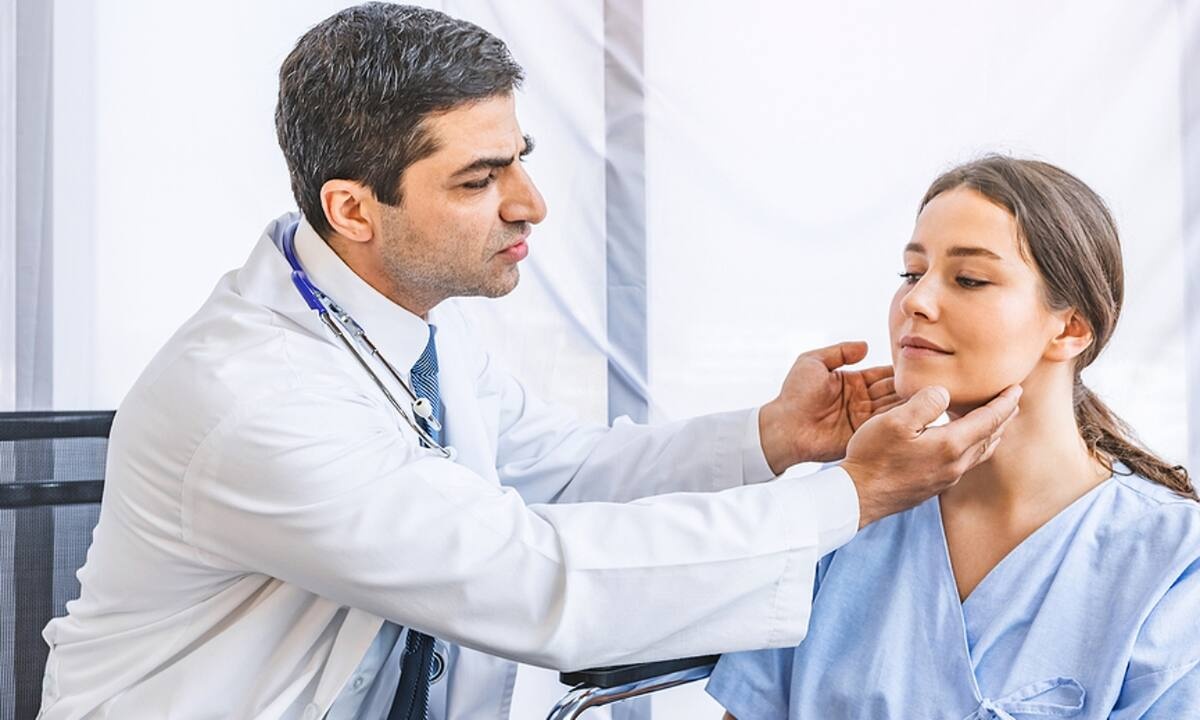 Πρόβλημα στον θυρεοειδή: Τα 7 σημάδια που δεν πρέπει να αγνοείτε (video)