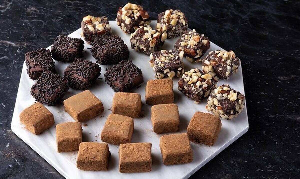 Φτιάξτε τρούφες σοκολάτα μπανάνα όπως ο Άκης Πετρετζίκης με δύο μόνο υλικά!