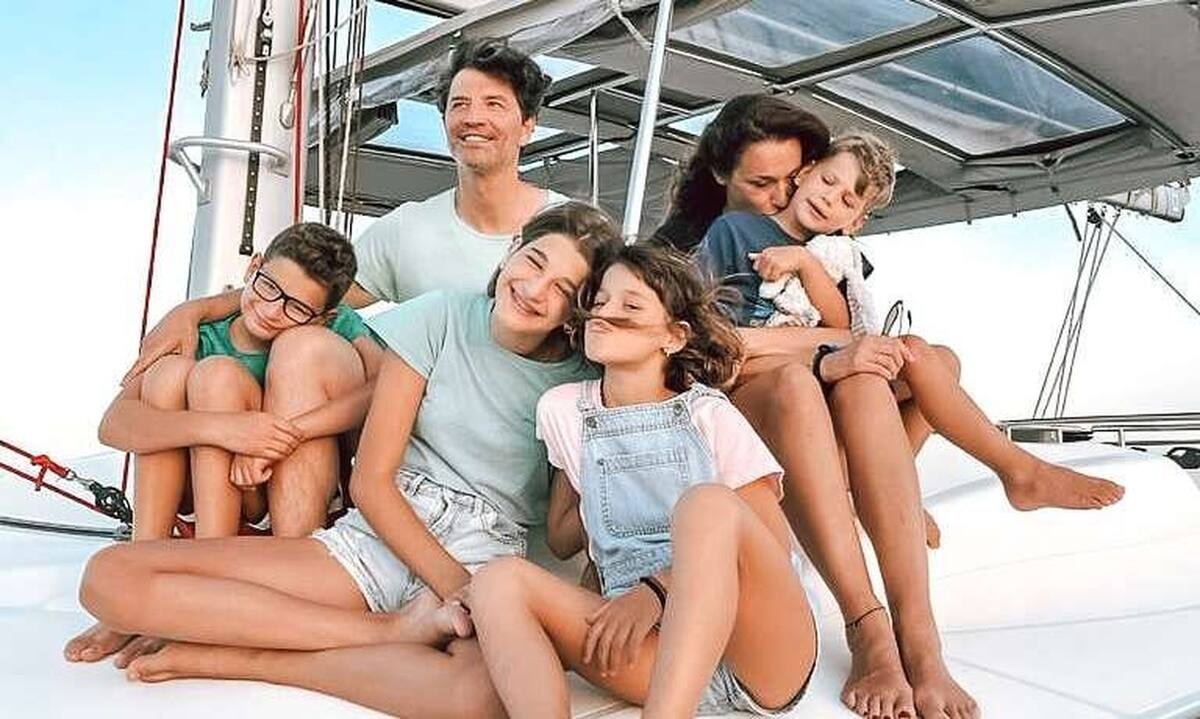 Απόλλωνας Ρουβάς: Ντύθηκε όπως ο μπαμπάς του Σάκης κι έγινε viral