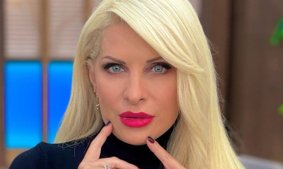 Ελένη Μενεγάκη: Η βόλτα με τη μεγάλη της κόρη, Λάουρα και τα ψώνια (Video & Photos)