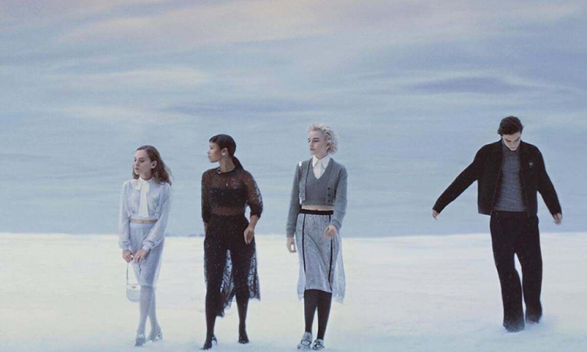 Η εορταστική καμπάνια της Prada θα σε μαγέψει