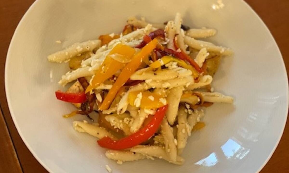 Συνταγή για τα παραδοσιακά Κρητικά μακαρόνια Σκιουφικτά με μυζήθρα και πιπεριές (Γράφει η Majenco)