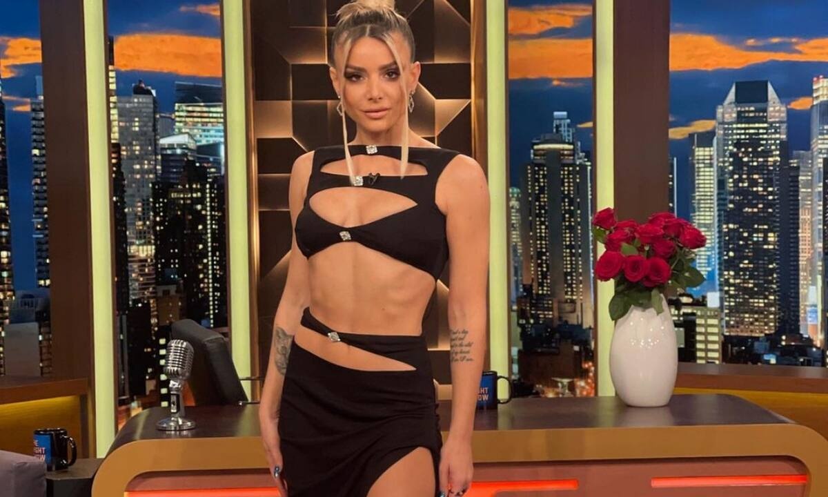 Cut out dresses: Οι Ελληνίδες celebrities ορκίζονται σε αυτό το στυλ ρούχου