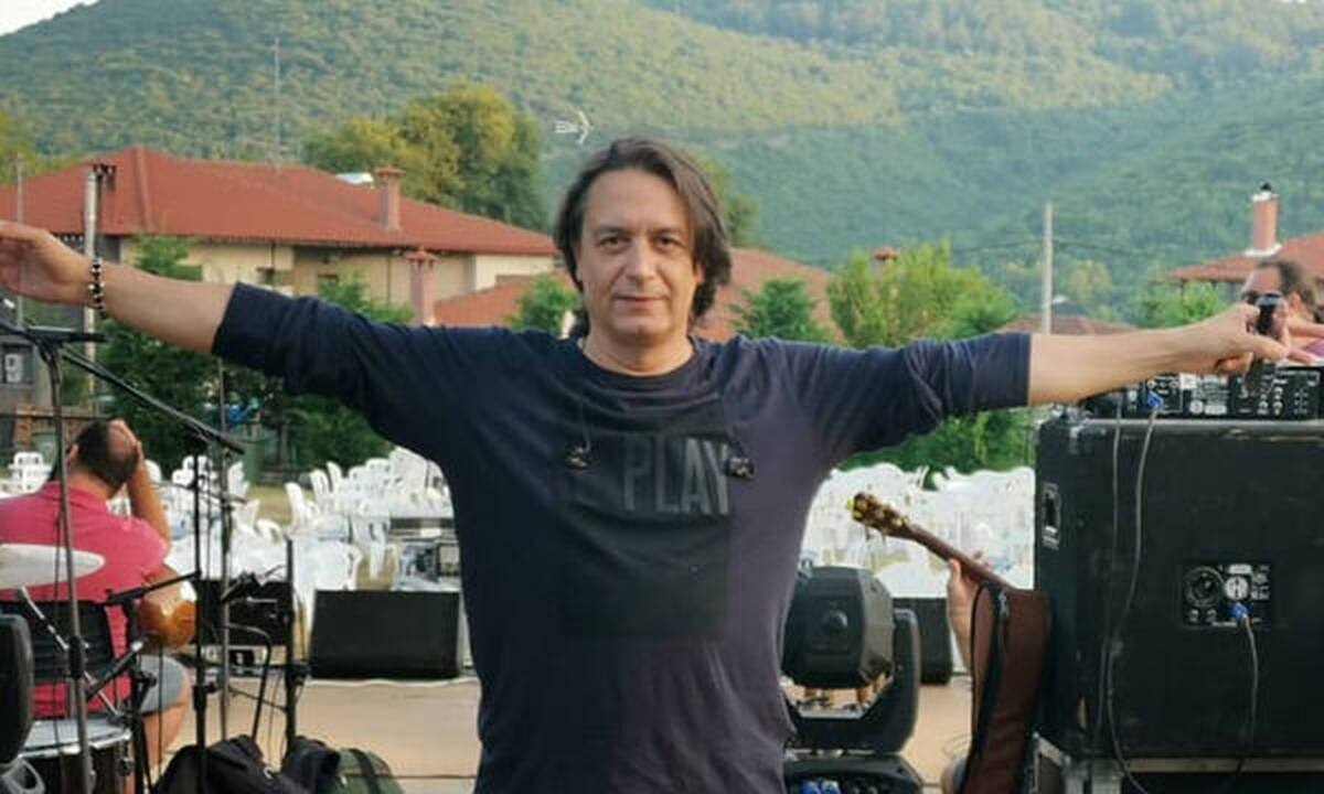 Γιάννης Κότσιρας: Μας έδειξε την χειροτεχνία του γιου του για το Πολυτεχνείο