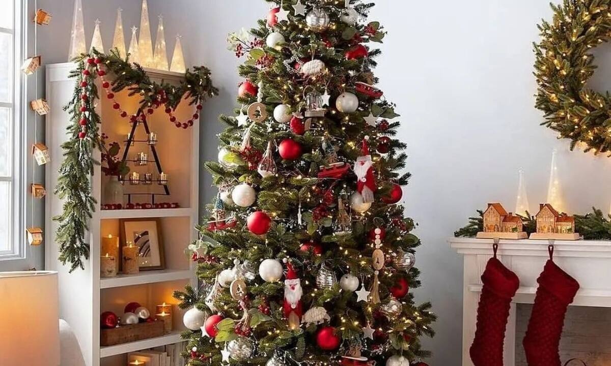 4 ξεχωριστά στυλ για να διακοσμήσεις φέτος το χριστουγεννιάτικο δέντρο σου