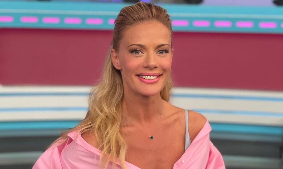 Η εμφάνιση της Ζέτας Μακρυπούλια έκανε κοινό και πλατό να μείνουν με το στόμα ανοικτό