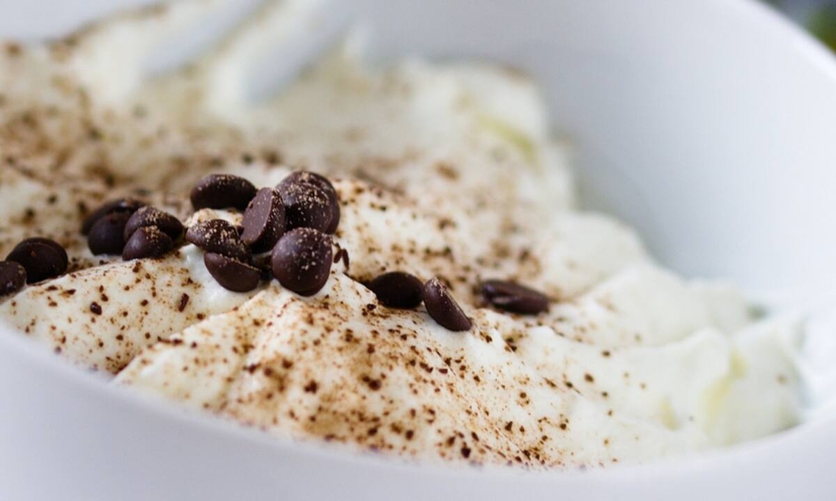 Γρήγορο γλυκό ψυγείου με 4 υλικά (vid)