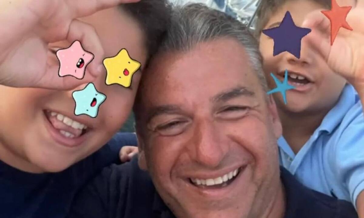 Γιώργος Λιάγκας: Στόλισε με τους γιους του για τα Χριστούγεννα – Δείτε φώτο