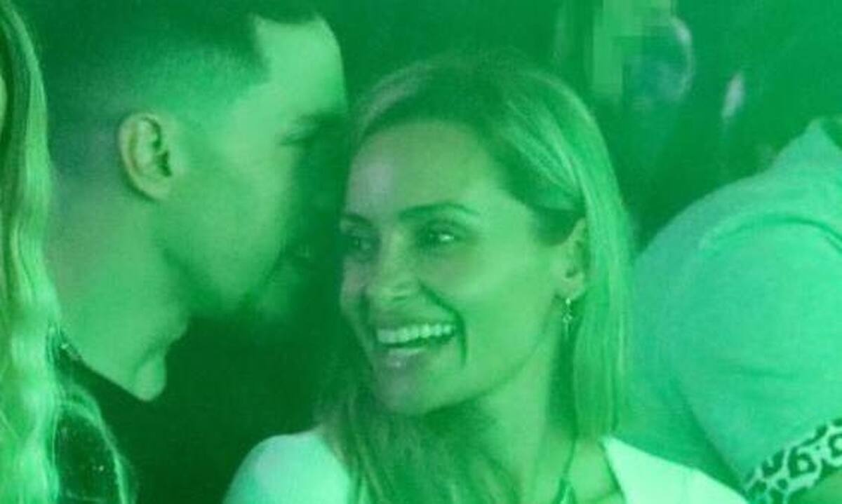 Full in love σε βραδινή τους έξοδο Λευτέρης Πετρούνιας και Βασιλική Μιλλούση