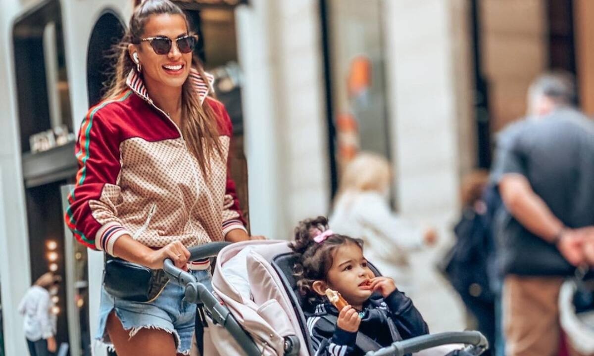 Ελένη Χατζίδου: Σε παιδότοπο με τη Μελίτα - Ξετρελάθηκε με την τσουλήθρα