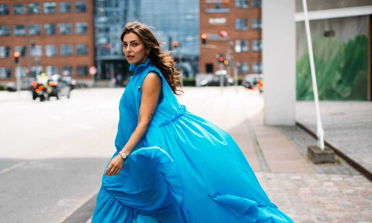 Oδηγός Αγοράς: Δέκα midi φορέματα για να είσαι πιο κομψή από ποτέ τα Χριστούγεννα