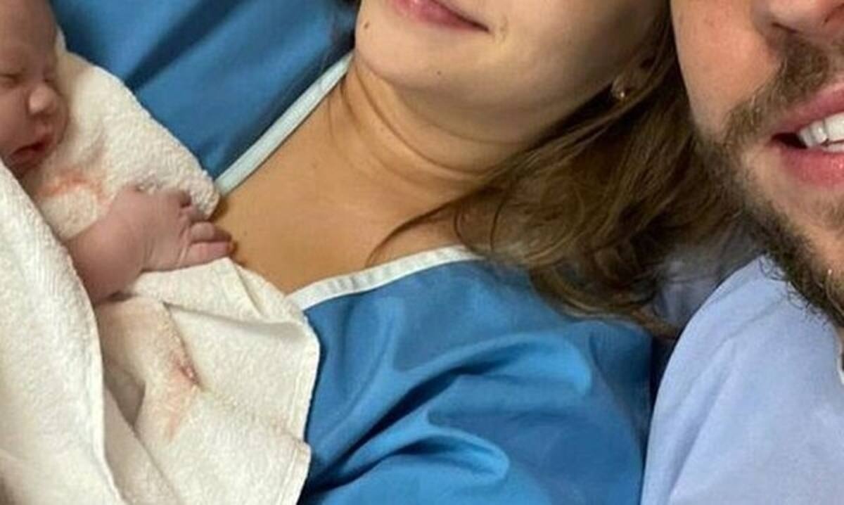 Έγιναν γονείς! Οι πρώτες φωτό από το μαιευτήριο