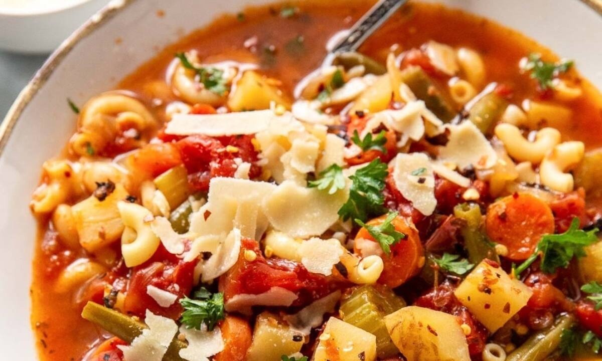 Εύκολη σούπα λαχανικών για τις κρύες ημέρες του χειμώνα