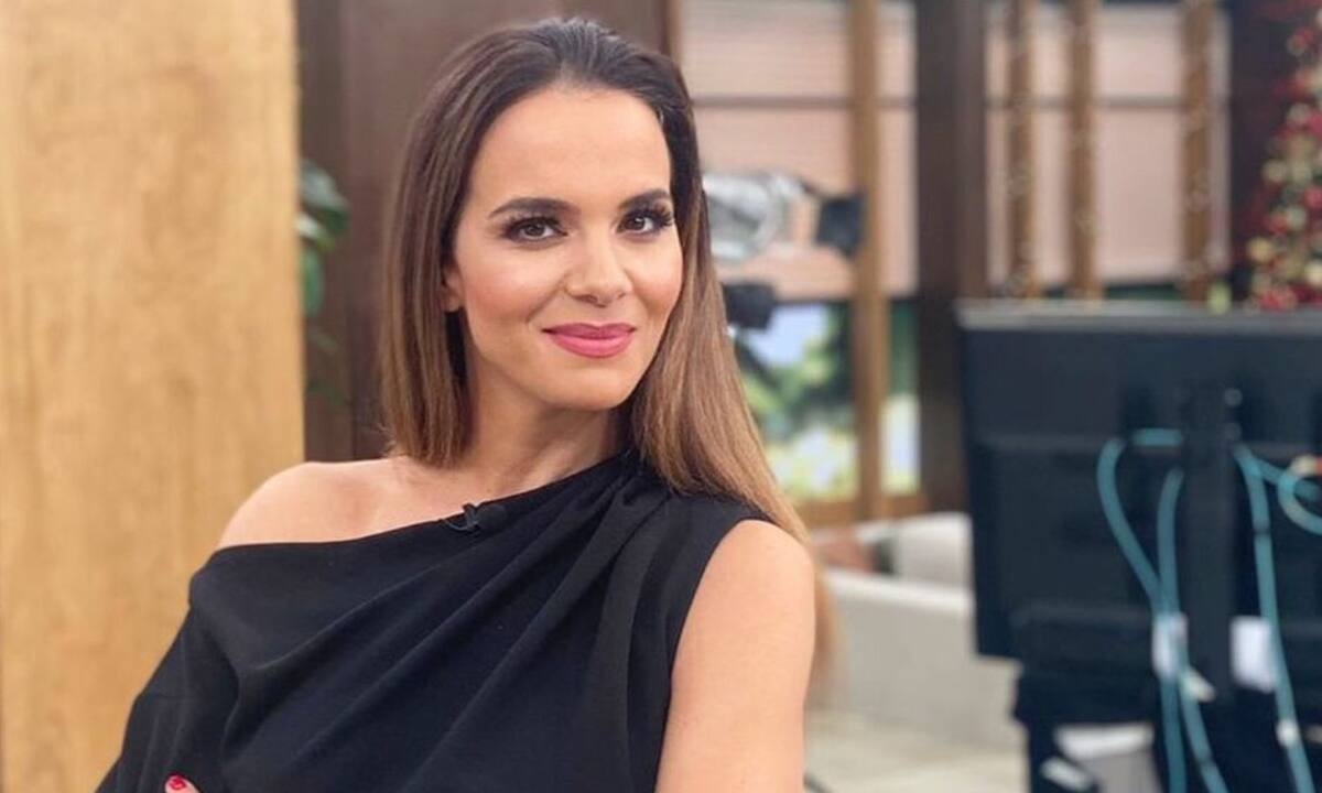 Ελιάνα Χρυσικοπούλου: Έφτιαξε χριστουγεννιάτικα μπισκότα με τις κόρες της