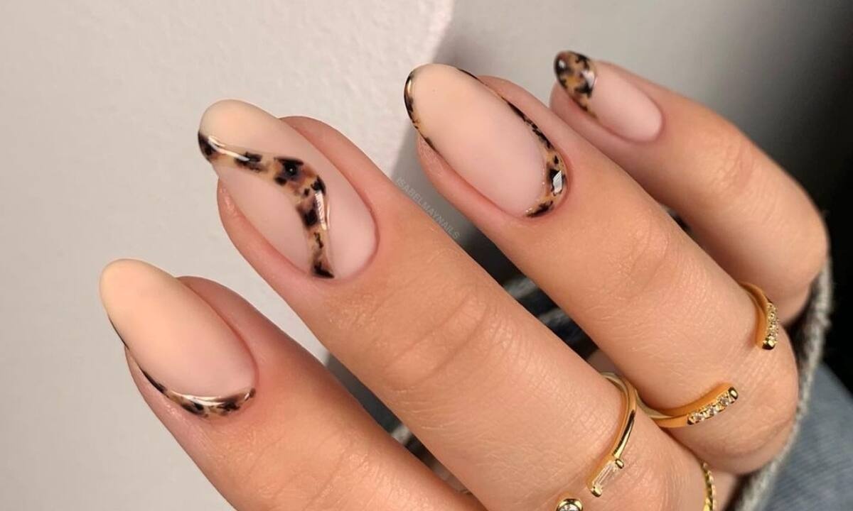 #MatteNails: Η τάση που αξίζει να αντιγράψεις στα νύχια σου