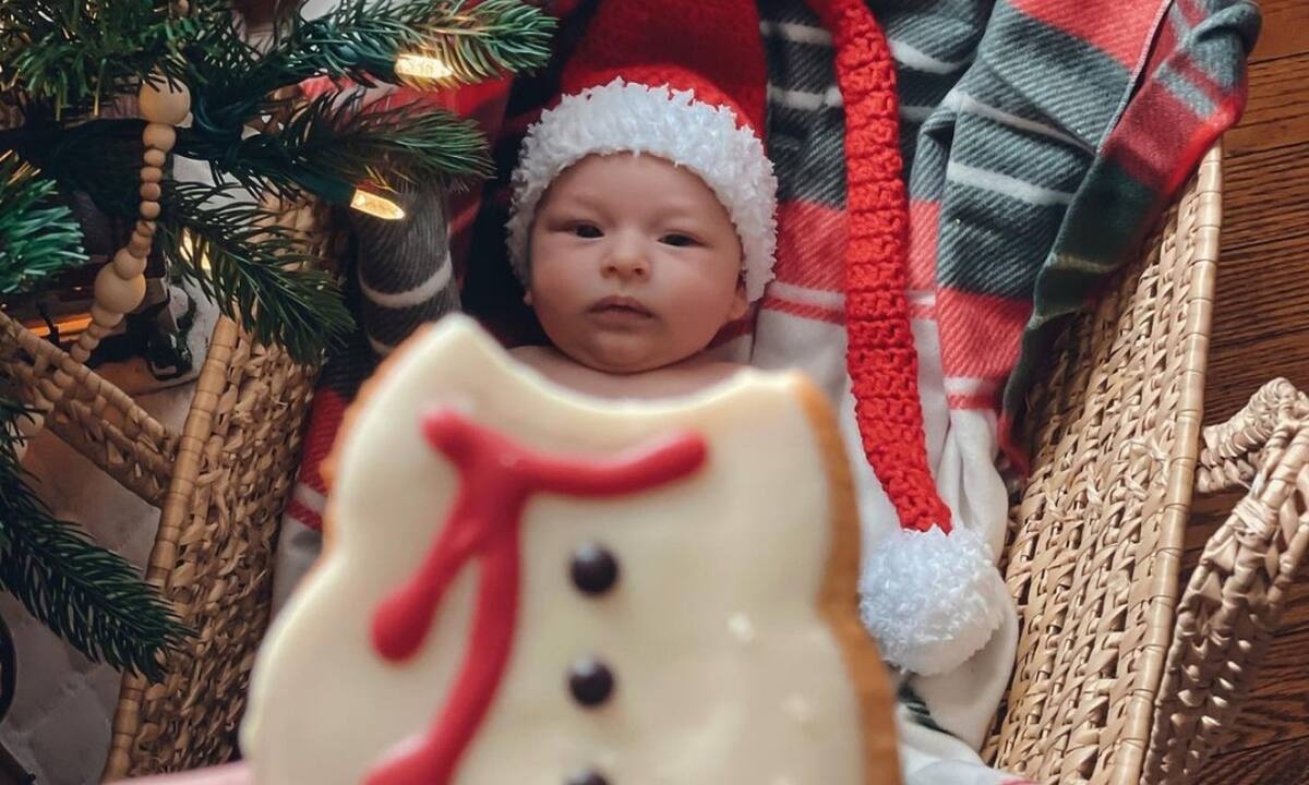 Τα πρώτα του Χριστούγεννα: 8 αναμνηστικές φωτογραφίες που μπορείτε να βγάλετε το μωρό
