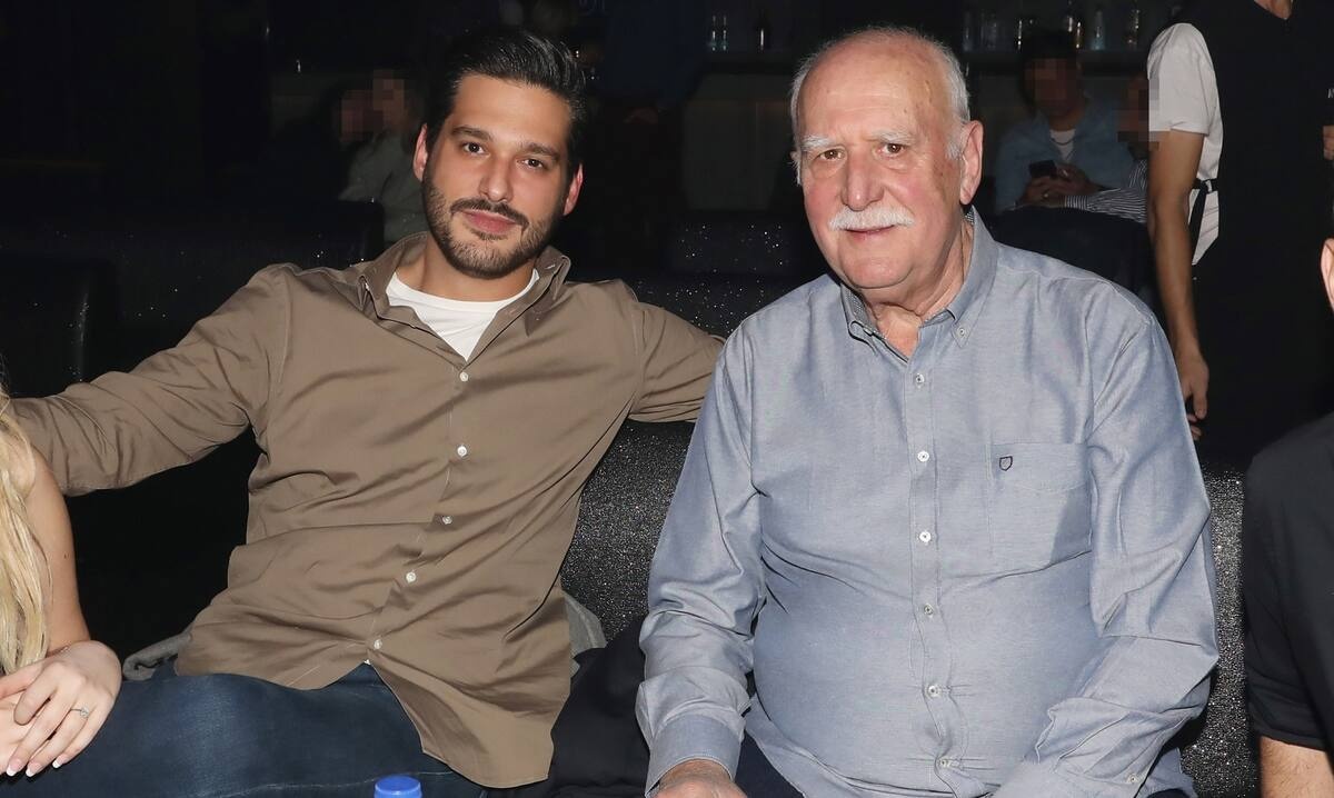 Σπάνια βραδινή έξοδος του Γιώργου Παπαδάκη - Δείτε τον κούκλο γιο του με την καλλονή συνοδό του!
