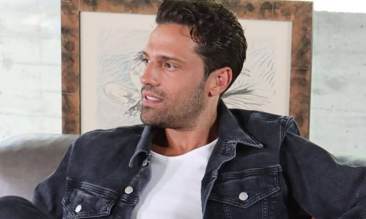 Κωνσταντίνος Αργυρός: Με casual ντύσιμο στο κέντρο της Αθήνας