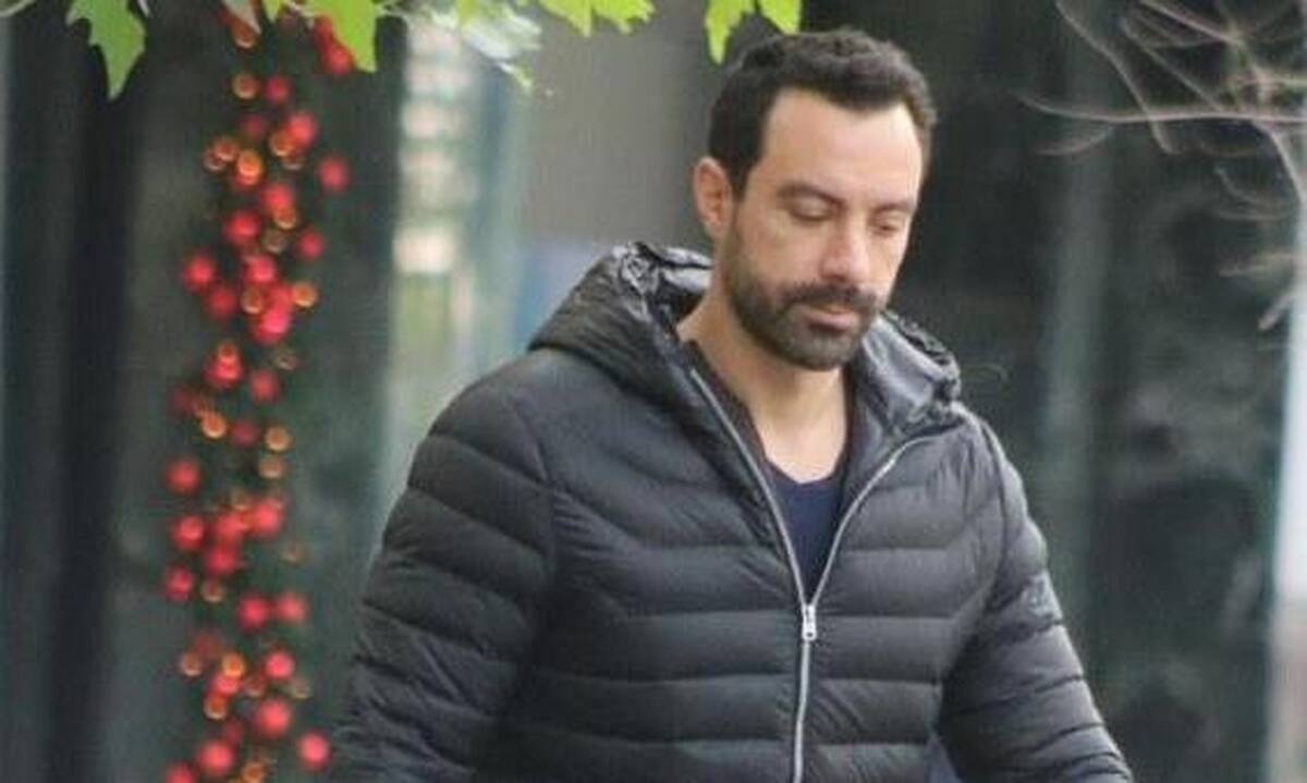 Σάκης Τανιμανίδης: Βόλτα στο κέντρο της Αθήνας με αθλητικό outfit