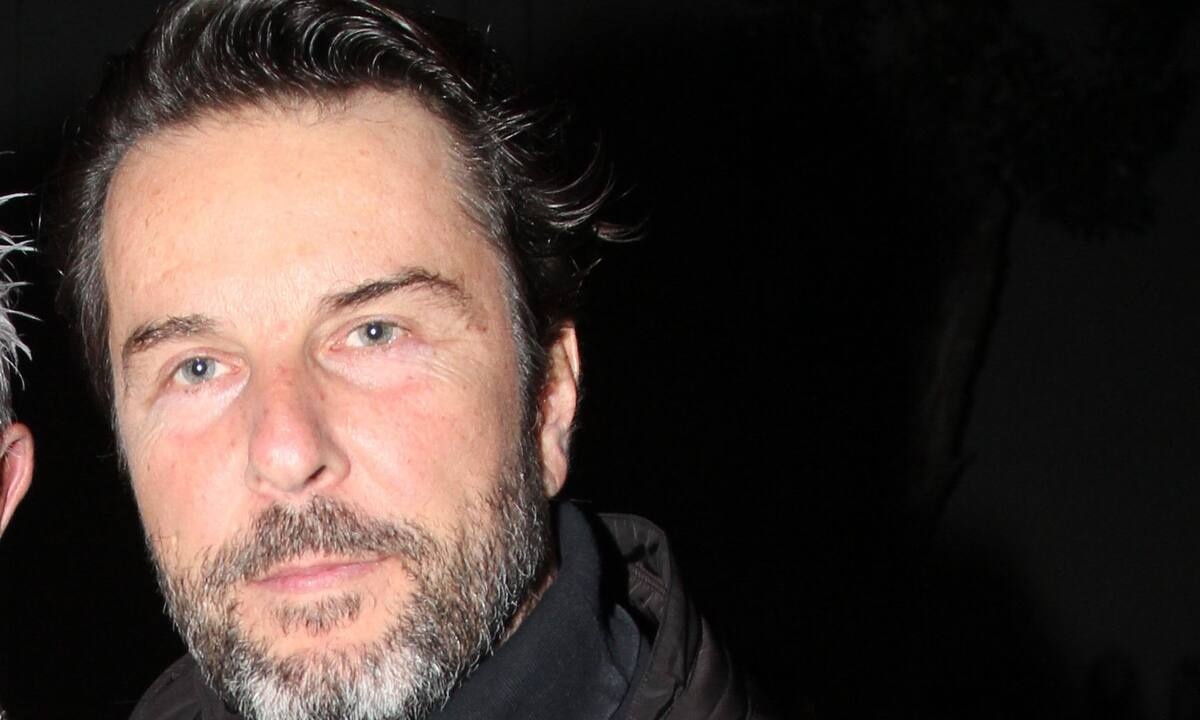 Μάνος Ζαχαράκος: «Ο έρωτας πυροδοτεί όλη τη ζωή μου»