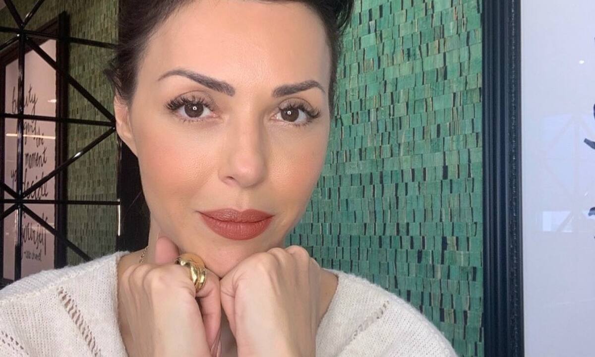 Σίσσυ Φειδά: Μετά από καιρό δείχνει το πρόσωπο της κόρης της στολίζοντας το δέντρο