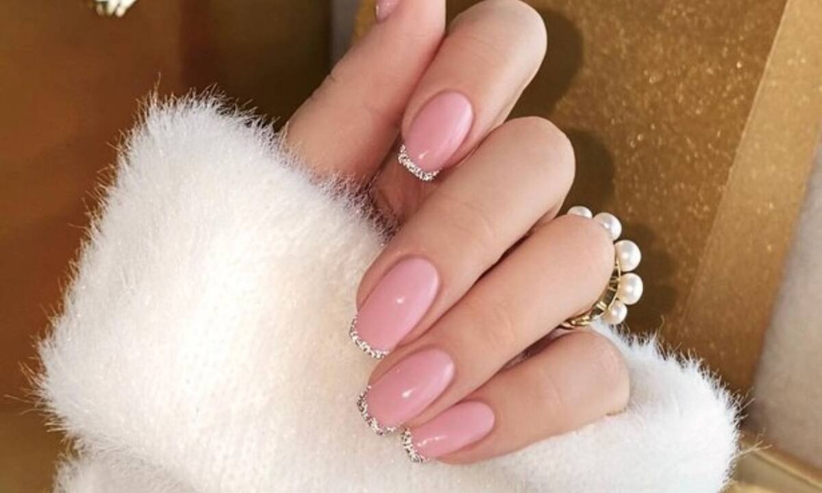 11 εύκολα και γιορτινά μανικιούρ για τα Χριστούγεννα