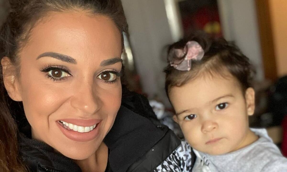 Να τι κάνει τα βράδια η Ελένη Χατζίδου με τη μικρή Μελίτα (εικόνες)