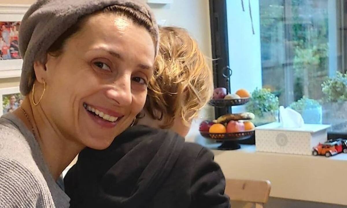 Ευδοκία Ρουμελιώτη: Κάνει yoga με τον γιο της (εικόνες)