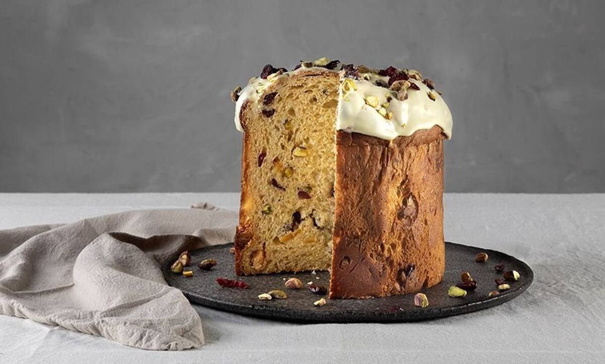 Πανετόνε με cranberries, φιστίκια Αιγίνης και λευκή σοκολάτα από τον Άκη Πετρετζίκη