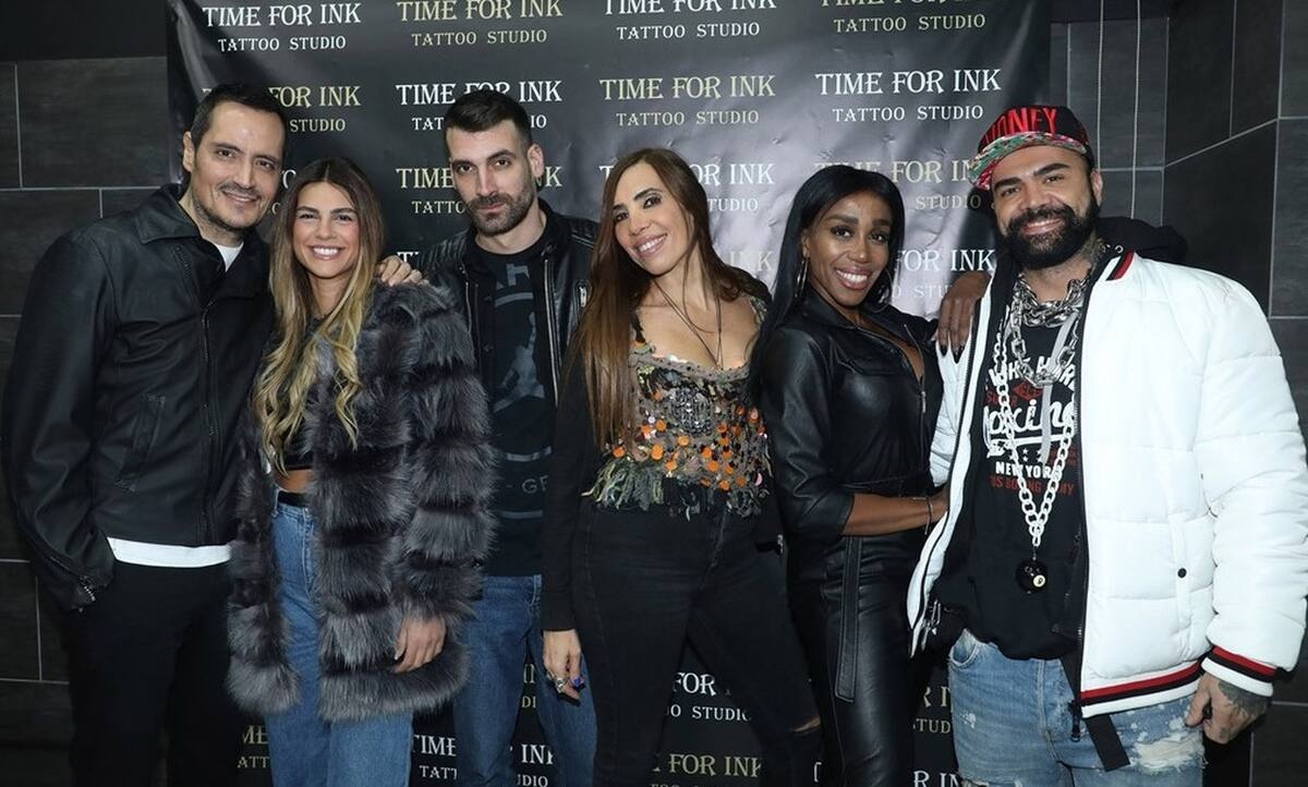 Οι επώνυμες παρουσίες, τα εγκαίνια και τα χαμόγελα