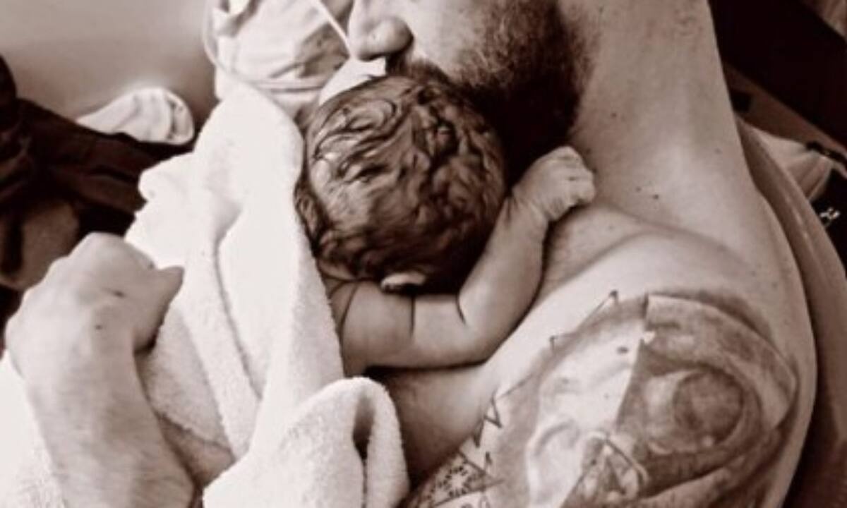 Γνωστός Έλληνας ηθοποιός έγινε για πρώτη φορά μπαμπάς (εικόνες)