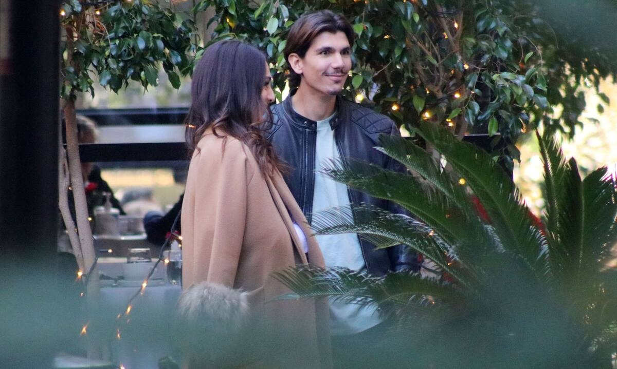 Νικολέτα Μαυρίδη- Παύλος Γαλακτερός: Αχώριστοι μετά το Survivor - Πρωινή βόλτα στο κέντρο της Αθήνας