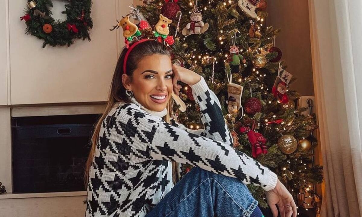 Ελένη Χατζίδου: Η μικρή Μελίτα λερώθηκε με σοκολάτα και το διασκεδάζει