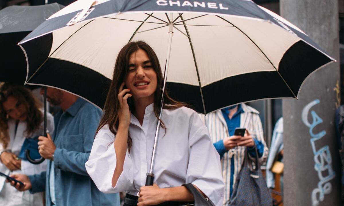 Τι φοράμε τις βροχερές μέρες σαν τη σημερινή