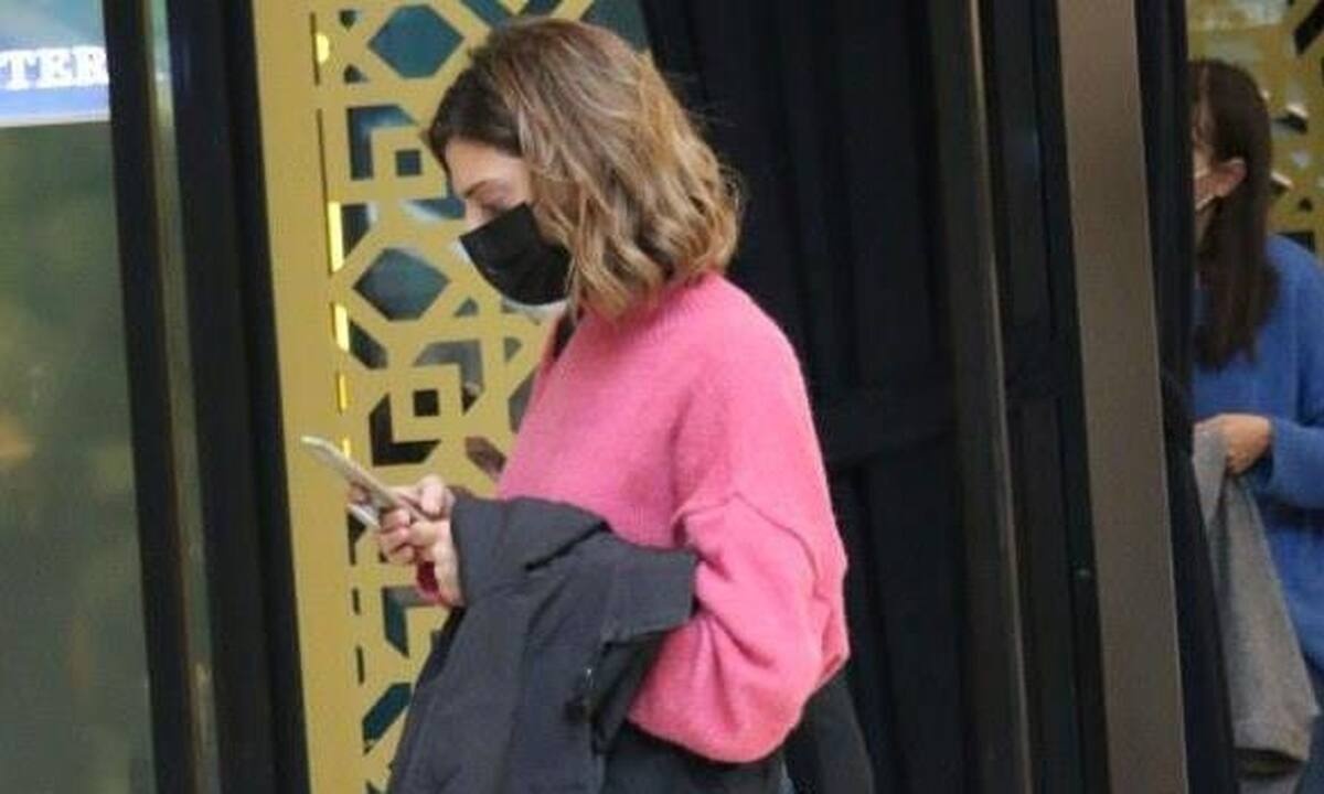 Χριστίνα Χειλά Φαμέλη: Βόλτα στα βόρεια προάστια για Χριστουγεννιάτικα ψώνια