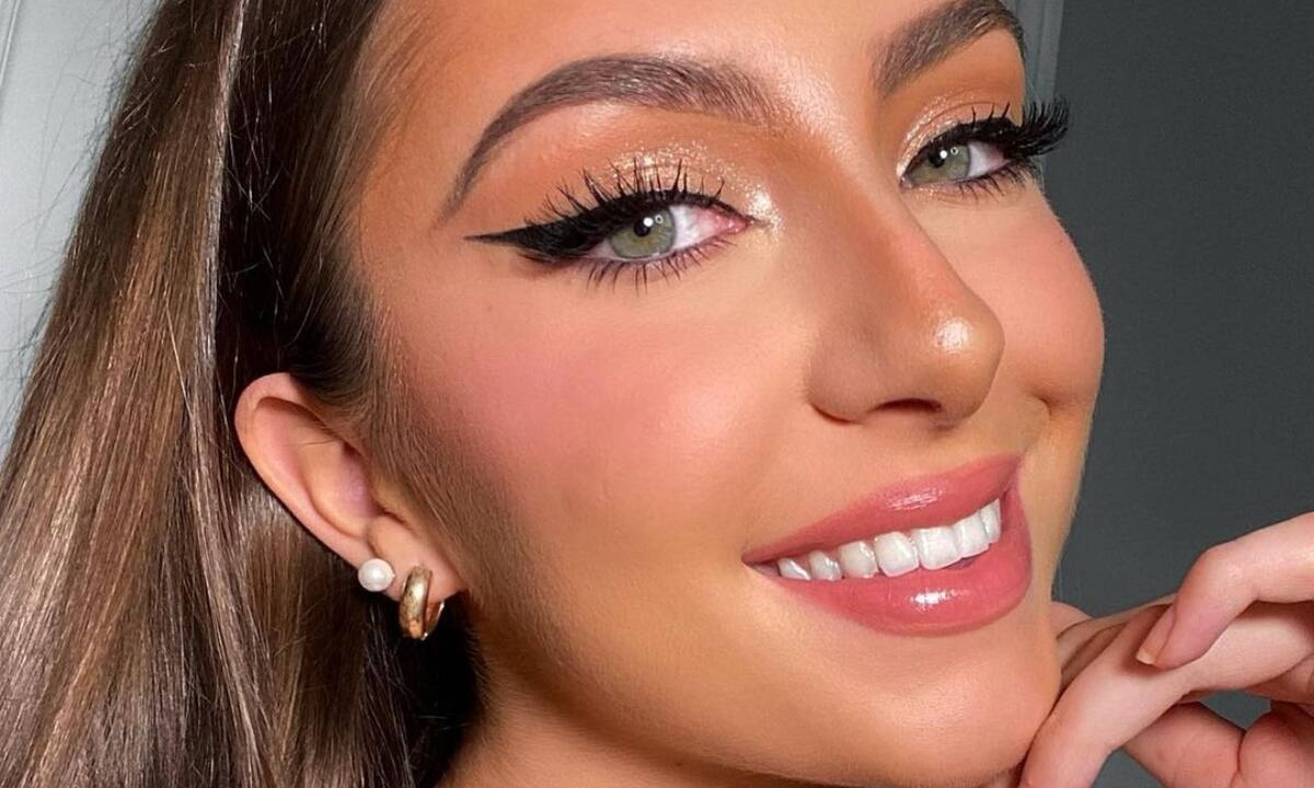 Πώς να τοποθετείς σωστά τις ψεύτικες βλεφαρίδες σου