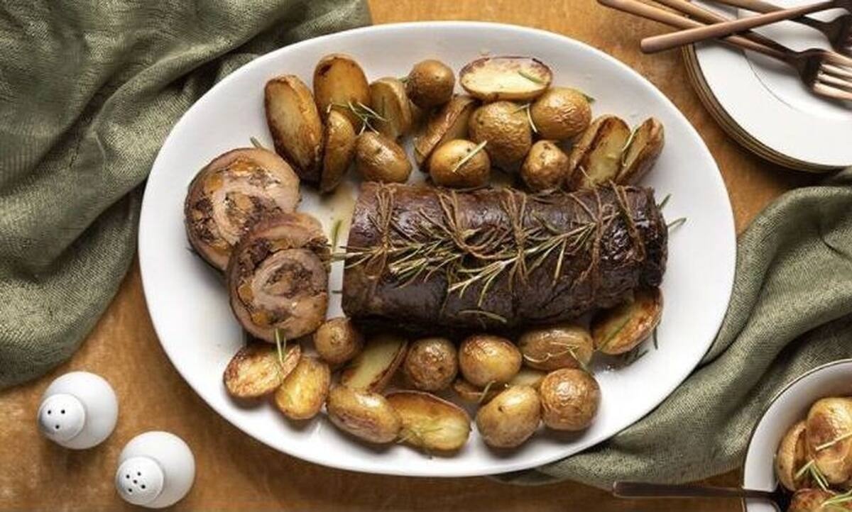 Μοσχαρίσια λάπα με χριστουγεννιάτικη γέμιση από τον Άκη Πετρετζίκη