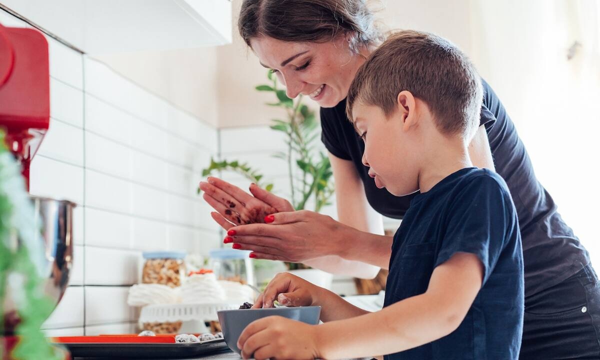 Έντεκα εύκολες συνταγές για γλυκό με 3 υλικά η κάθε μία (vid)