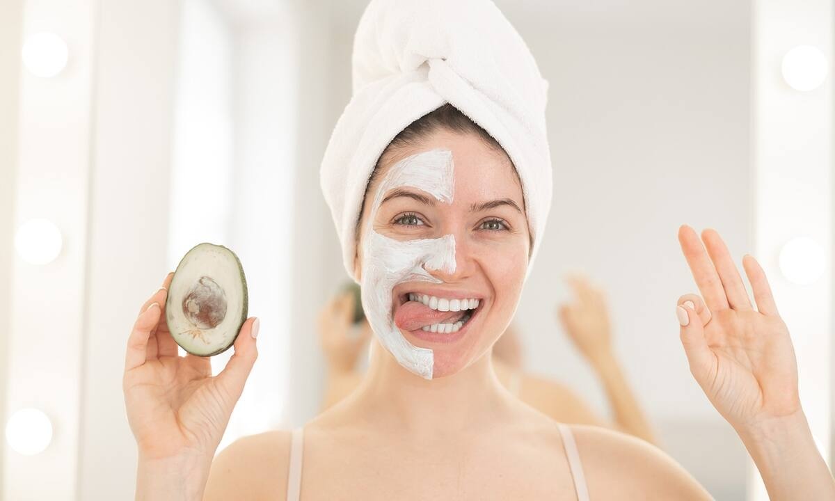 Σπιτικά καλλυντικά: Μάσκα προσώπου με αβοκάντο και ελαιόλαδο