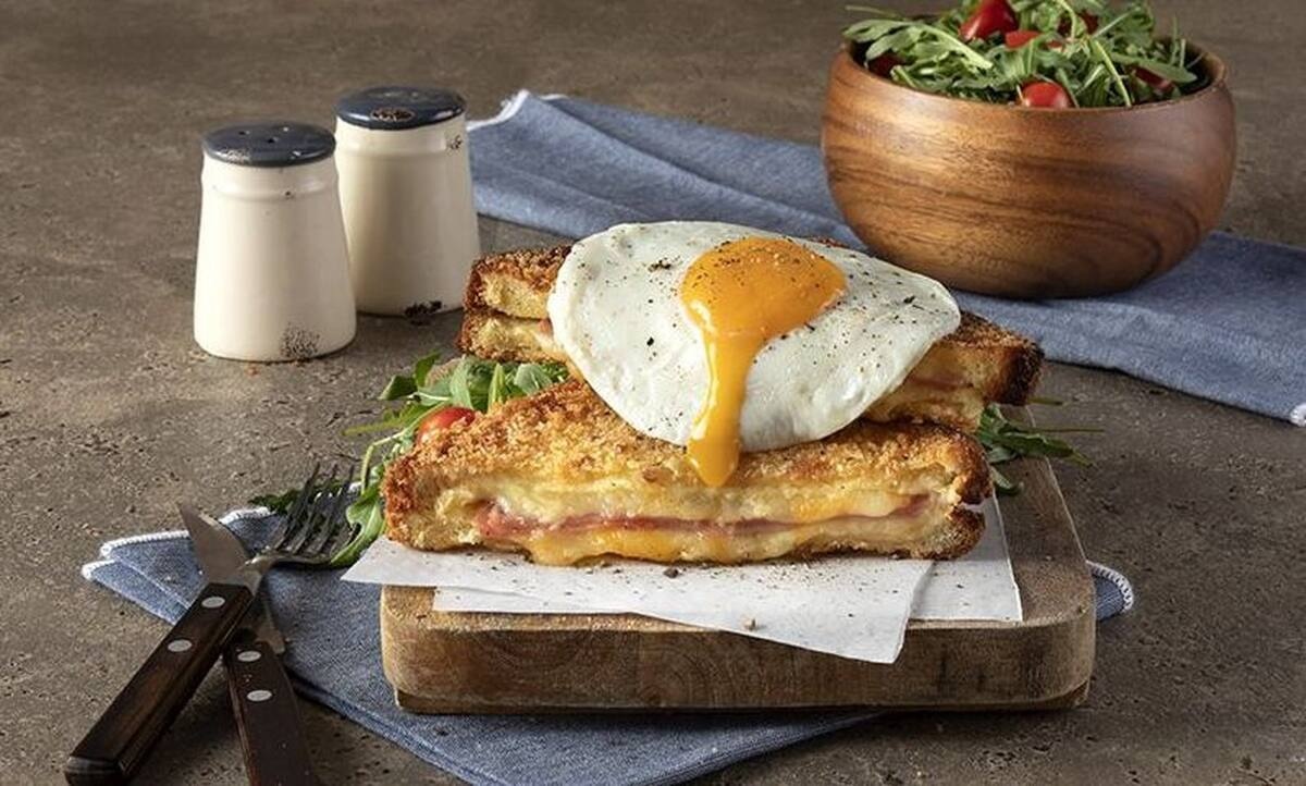 Deep-fried croque madame από τον Άκη Πετρετζίκη για να ξεκινήσει νόστιμα η χρονιά