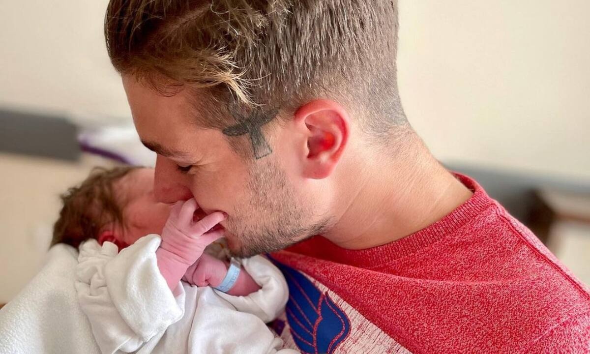 Αλέξανδρος Κοψιάλης: O γιος του είναι κούκλος- Δείχνει για 1η φορά το πρόσωπό του