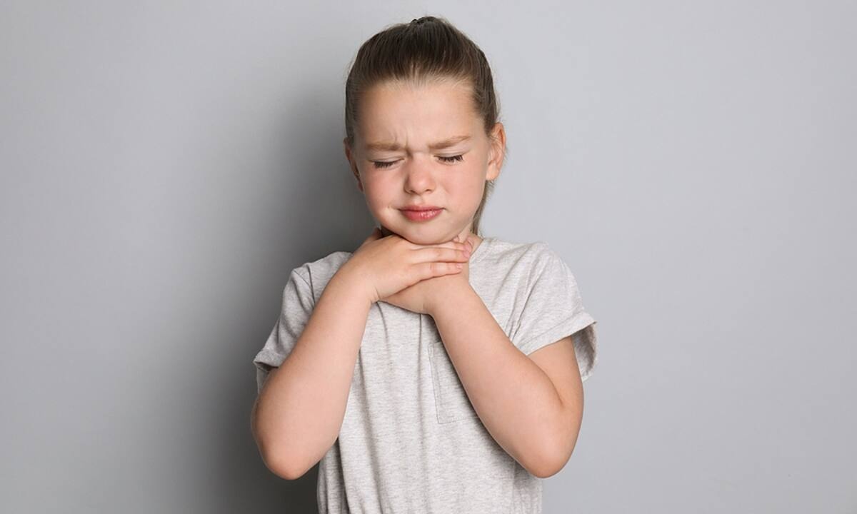 Φυσικές θεραπείες για τον πονόλαιμο για γονείς και παιδιά