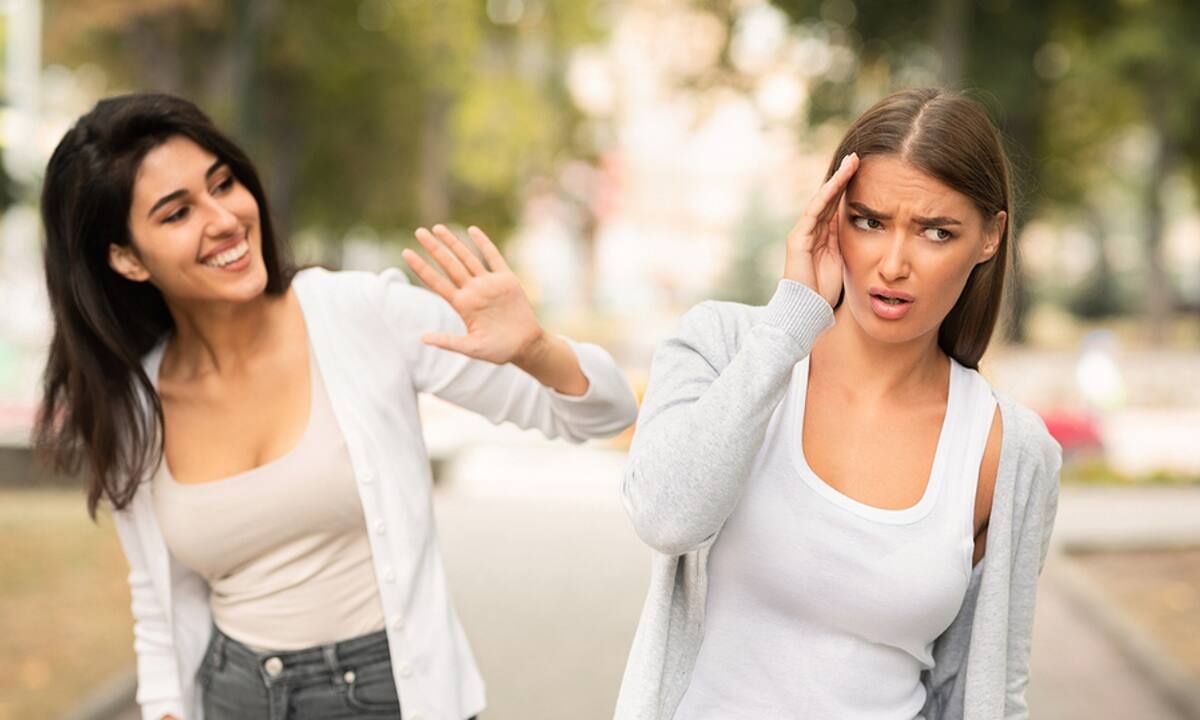 Πώς θα βγάλεις μια τοξική φίλη από τη ζωή σου