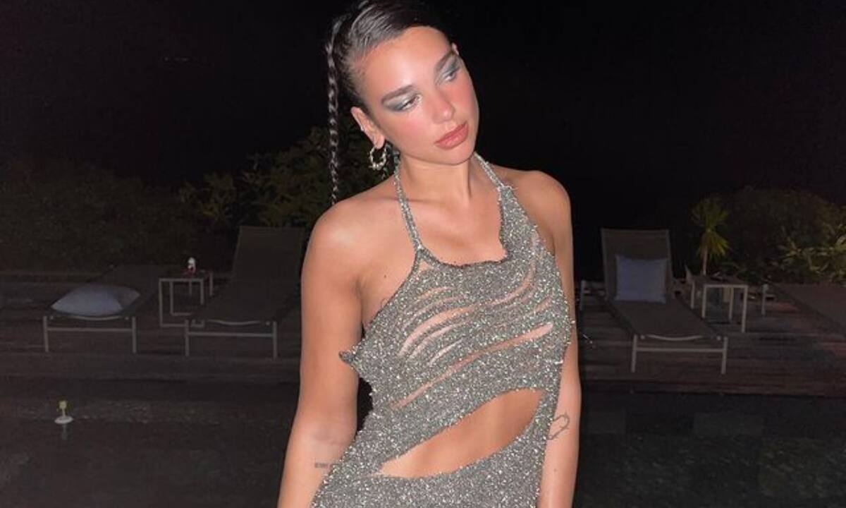 Ποιος Έλληνας σχεδιαστής έφτιαξε το φόρεμα της Dua Lipa που έγινε viral