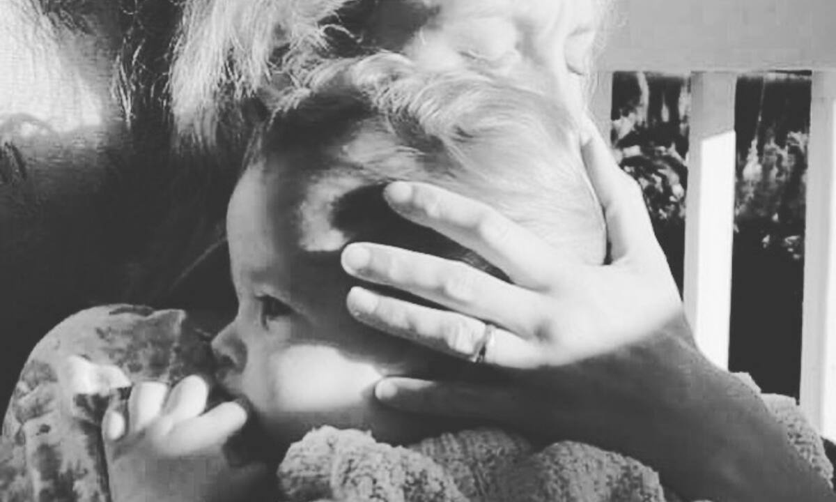 Πώς μια μαμά γίνεται δυνατότερη  μέσα στις αδύναμες στιγμές