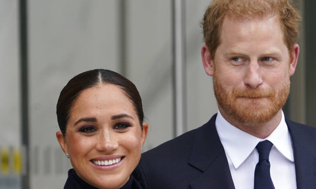 Ο πραγματικός λόγος που το Παλάτι δε θέλει τη Meghan Markle και τον Harry στους εορτασμούς