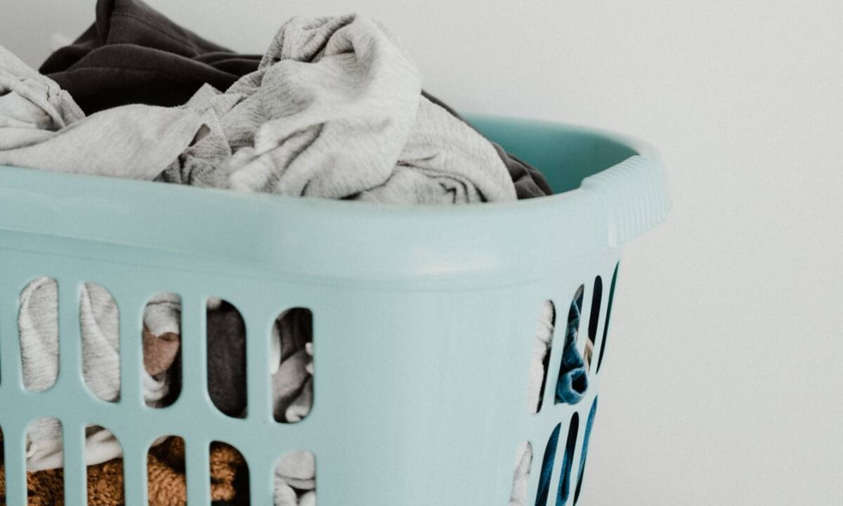 Αυτό είναι το λάθος που κάνεις στο πλύσιμο των ρούχων: Το μυστικό με του μούλιασμα