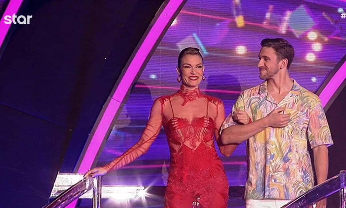 DWTS: Η Βίκυ Καγιά «άναψε φωτιές» με το hot συνολό της στον ημιτελικό του σόου!