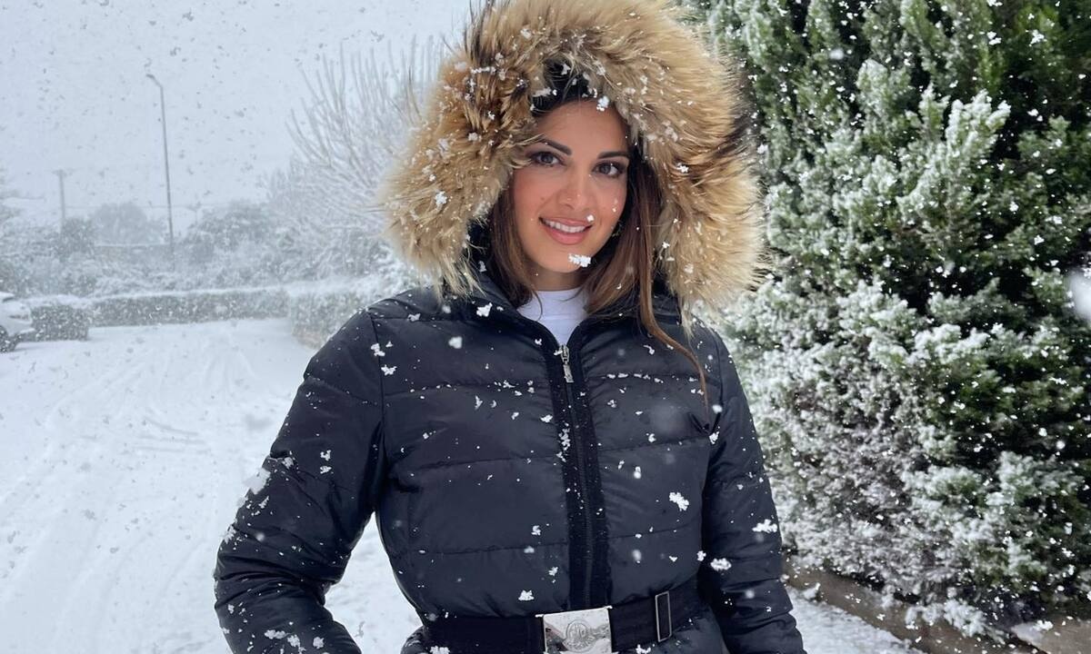 Η Σταματίνα Τσιμτσιλή βρήκε το τέλειο μπουφάν για τα χιόνια (+10 για να διαλέξεις)