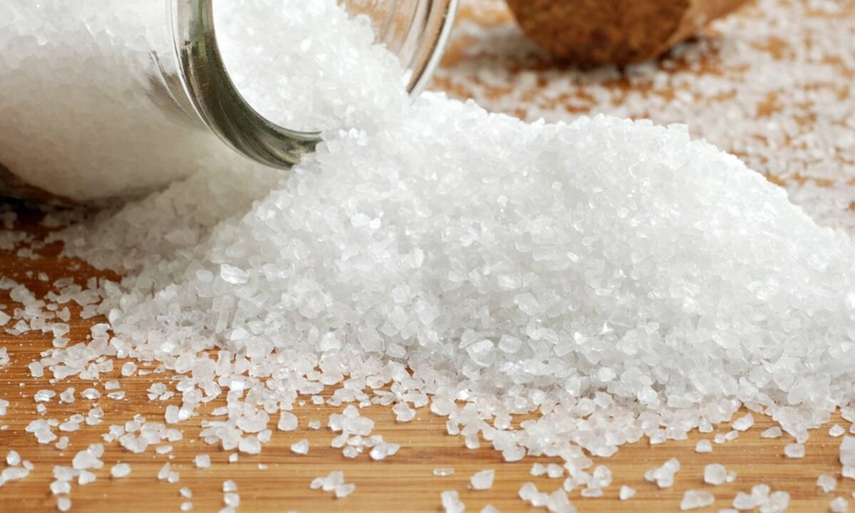 Θαλασσινό vs επιτραπέζιο αλάτι: Οφέλη και πιθανές παρενέργειες (εικόνες)